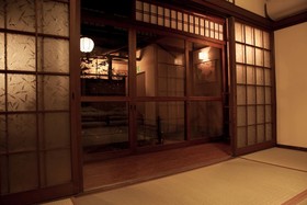 Kyoto Guesthouse Lantern In Gion