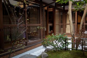 Kyoto Guesthouse Lantern In Gion