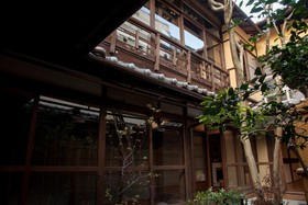 Kyoto Guesthouse Lantern In Gion