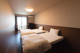 Parkside Umekoji Guest House