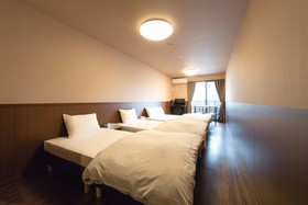 Parkside Umekoji Guest House