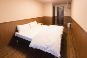 Parkside Umekoji Guest House
