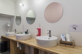 Beehive Hostel Osaka