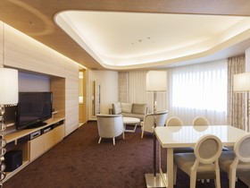 Elsereine Osaka