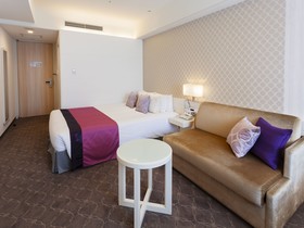 Elsereine Osaka