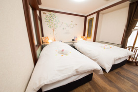 Hotel Candy Hall
