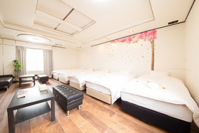 Hotel Candy Hall
