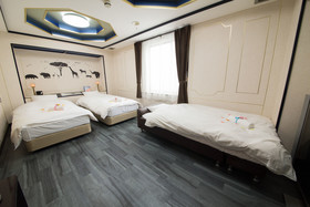Hotel Candy Hall