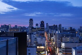 the b Namba-Kuromon