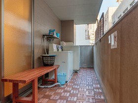 J-Hoppers Osaka Guesthouse