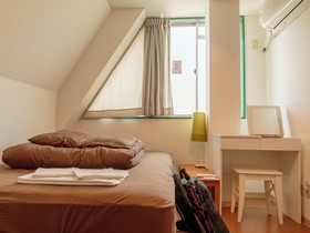 J-Hoppers Osaka Guesthouse
