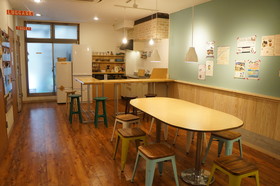 J-Hoppers Osaka Guesthouse