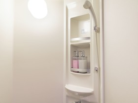 J-Hoppers Osaka Guesthouse