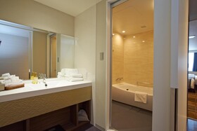 Quintessa Hotel Osaka Bay