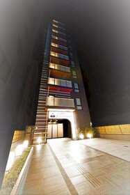 Shinsaibashi Higashi Crystal Hotel