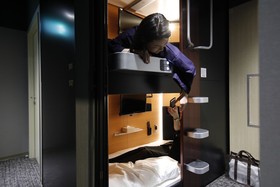 Tama Cabin Osaka Honmachi