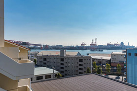 Universal Bay Condominium