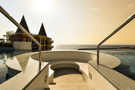 Lequ Okinawa Chatan Spa & Resort