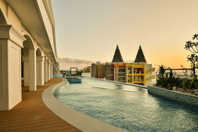 Lequ Okinawa Chatan Spa & Resort