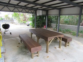Guest House Head