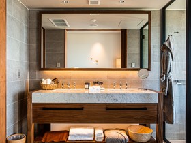 One Suite The Grand