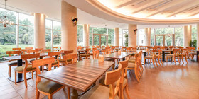 Forest Inn Showakan