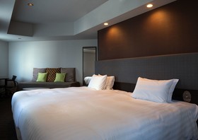 E Hotel Higashi Shinjuku