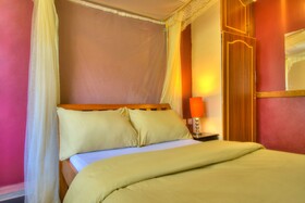 Red Buffalo House Hotel
