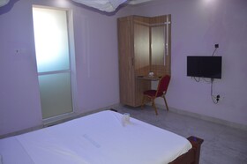 Peacock Court Hotel