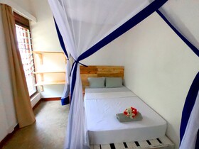 Salty's Kitesurf Village