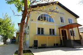 Soluxe Hotel
