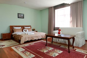 Soluxe Hotel