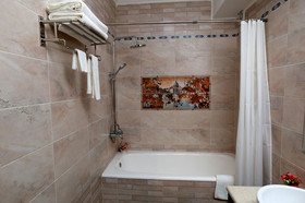 Soluxe Hotel