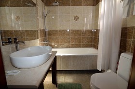 Soluxe Hotel