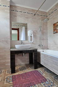 Soluxe Hotel
