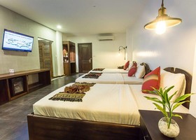 Yeak Loam Hotel