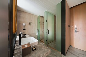Donghu Resort Hotel