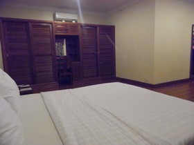 Kampongsom City Hotel & Casino