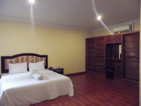 Kampongsom City Hotel & Casino