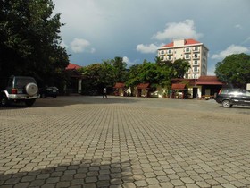 Kampongsom City Hotel & Casino