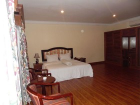 Kampongsom City Hotel & Casino