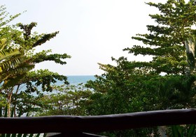 Laluna Bungalows & Restaurant