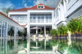 White Boutique Hotel & Residences
