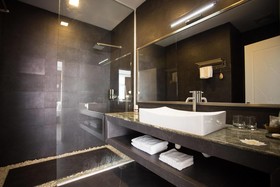 White Boutique Hotel & Residences