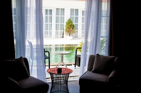 White Boutique Hotel & Residences