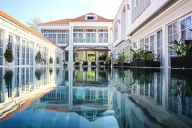 White Boutique Hotel & Residences