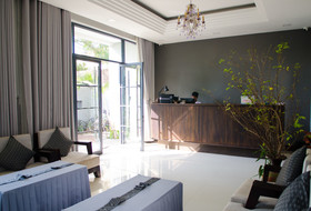 Hotel Five. S