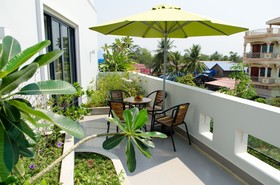 Hotel Five. S
