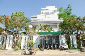 Hotel Five. S