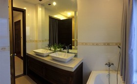 Hotel Five. S